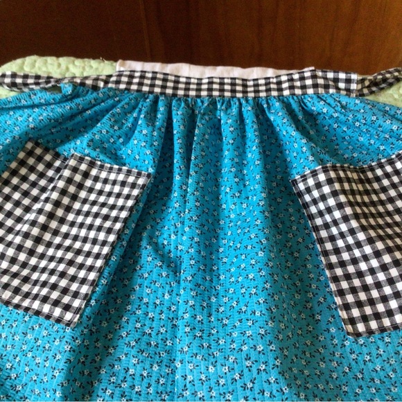 Tea towel chicken apron - Picture 7 of 7